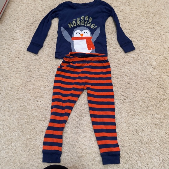 5/$20 2 Penguin Pajama Set 3T - Picture 2 of 7
